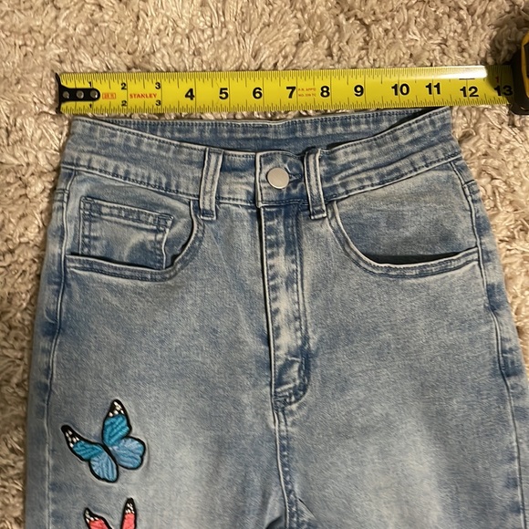 🦋 Butterfly Ripped Jeans 🦋 - Picture 4 of 6